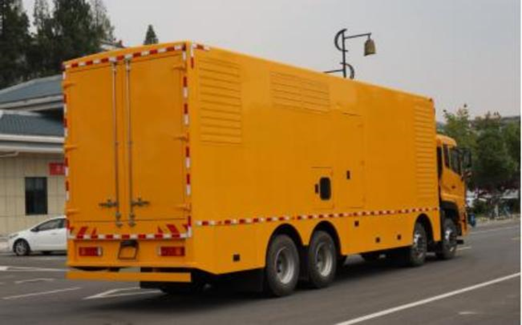 東風天龍前四后八電源車1000KW